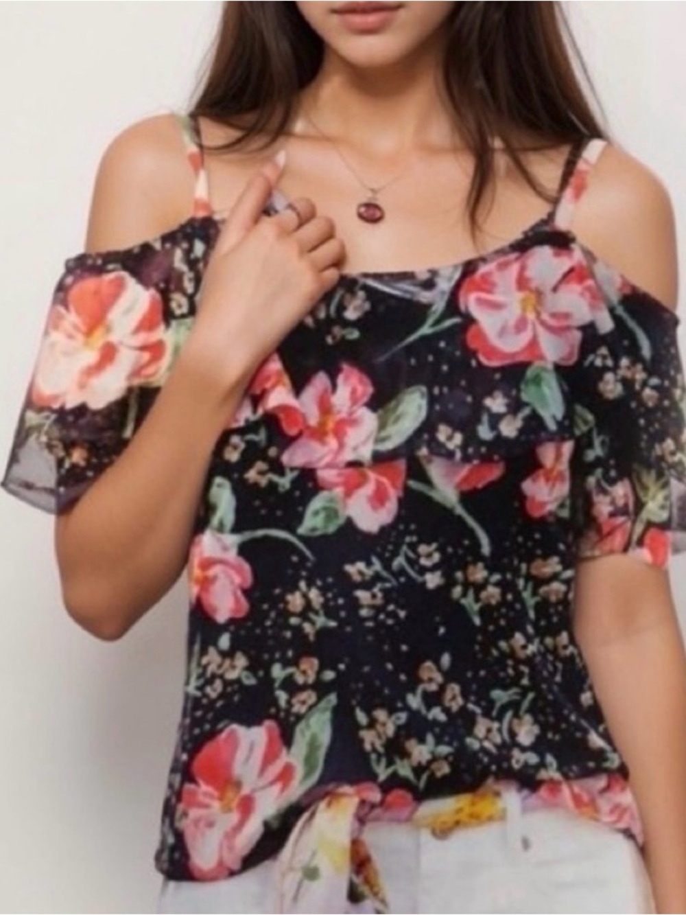 Cabi Fairytale navy blue pink floral ruffle cold shoulder top‎ Medium chiffon